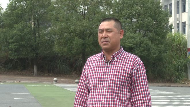三亿体育观山洞村一组供水主管道提前铺设完成(图4) 三亿体育观山洞村一组供水主管道提前铺设完成(图4)