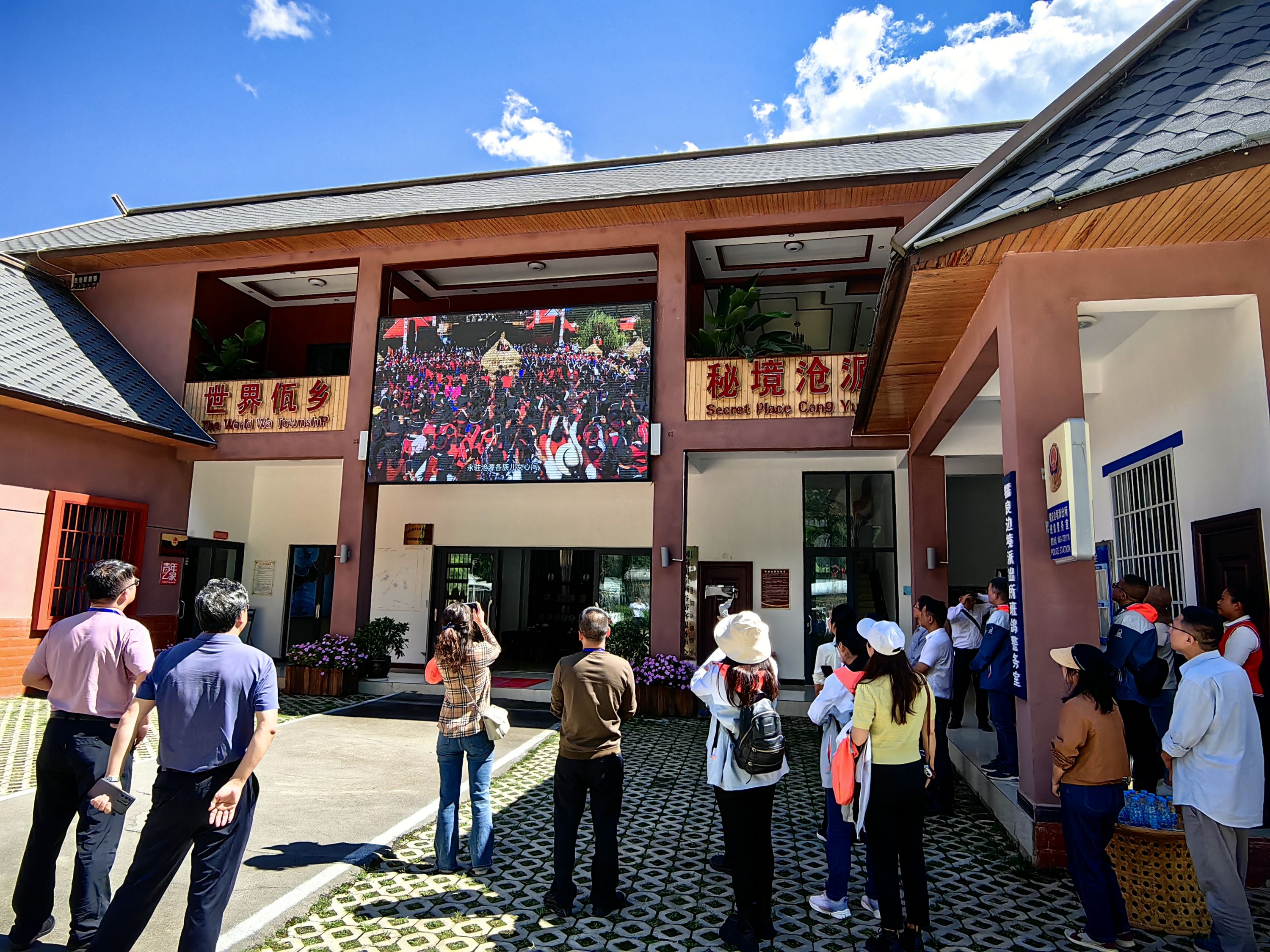 “同饮一江水”采风③|中外媒体探访云南水美乡村建设感受当地三亿体育生物多样性与文化多元性(图2) “同饮一江水”采风③|中外媒体探访云南水美乡村建设感受当地三亿体育生物多样性与文化多元性(图2)