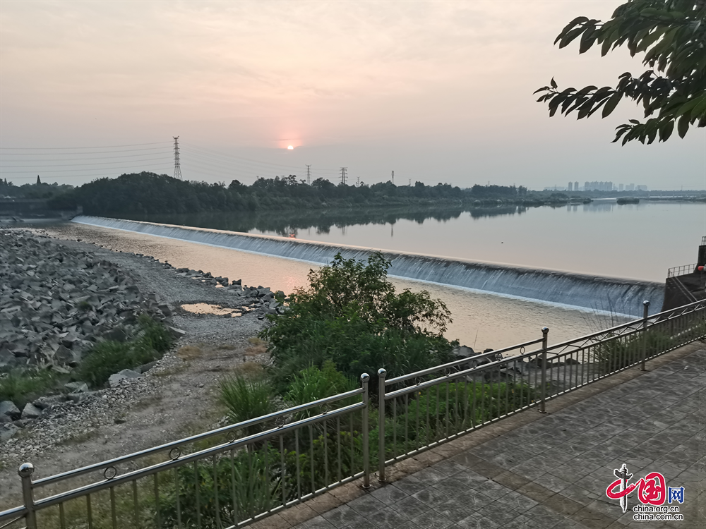 实干笃行铸辉煌奋楫逐浪启新篇丨成都市三亿体育岷江自来水厂书写供水保障优质答卷(图2) 实干笃行铸辉煌奋楫逐浪启新篇丨成都市三亿体育岷江自来水厂书写供水保障优质答卷(图2)