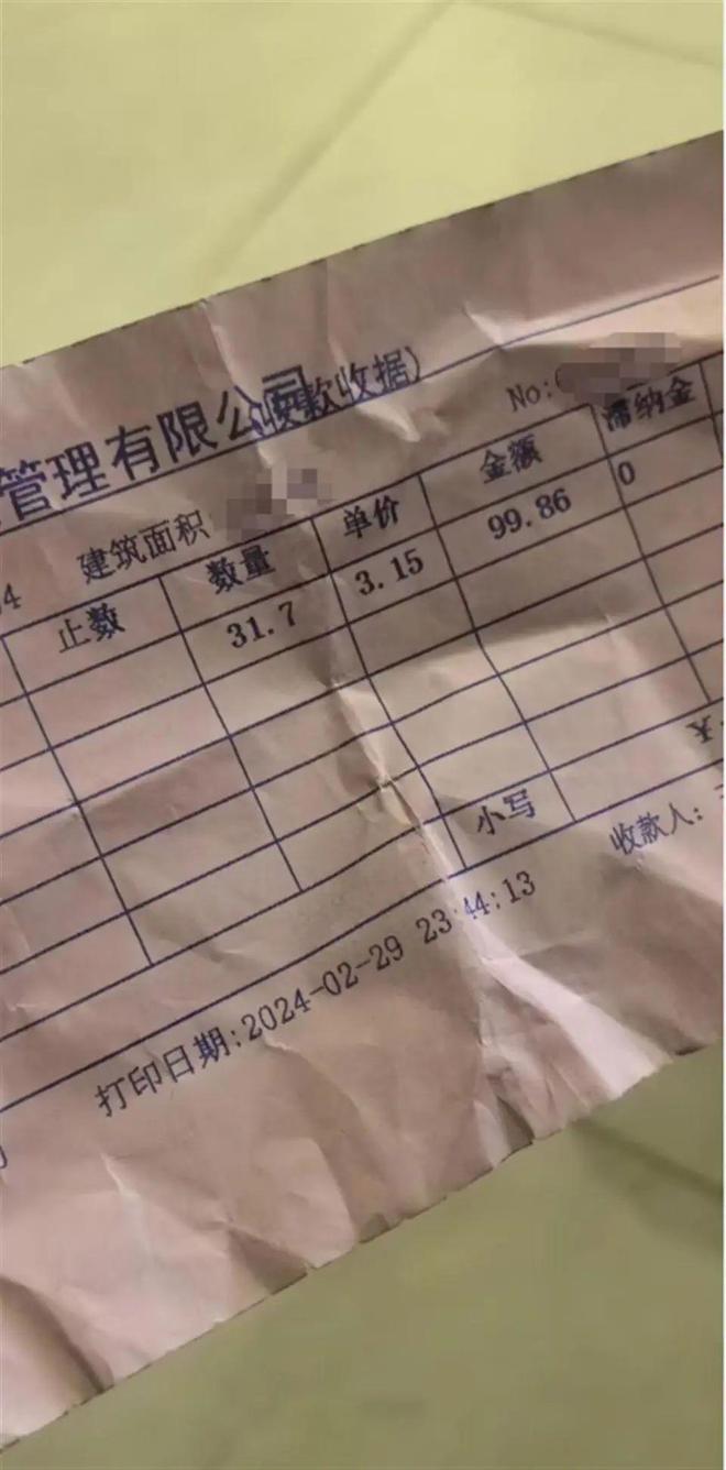 商洛这小区门口竟然排起了长队只为了买自来水!只因自来水要涨价三亿体育了……(图3) 商洛这小区门口竟然排起了长队只为了买自来水!只因自来水要涨价三亿体育了……(图3)