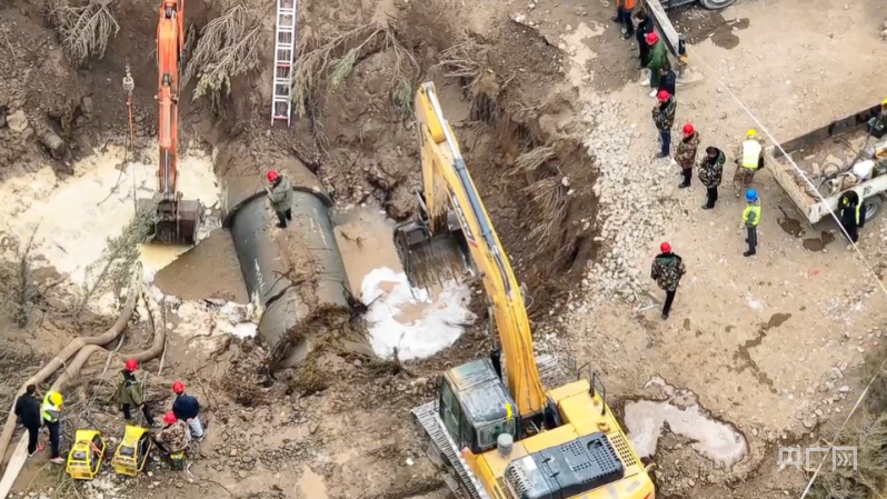 供水管道突发破裂 呼和浩特市区三亿体育大面积停水48小时(图2) 供水管道突发破裂 呼和浩特市区三亿体育大面积停水48小时(图2)