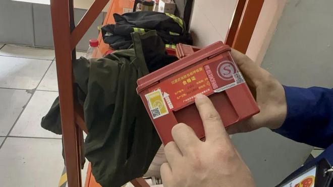 曝光!横琴一高层住宅小区存在消防设施损坏、违规停放电动自行车等多处消防安三亿体育全隐患(图5) 曝光!横琴一高层住宅小区存在消防设施损坏、违规停放电动自行车等多处消防安三亿体育全隐患(图5)